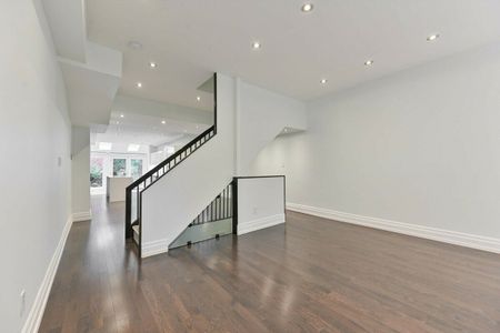 2 Forest Hill Rd 414, ON, CA, Toronto - Photo 2