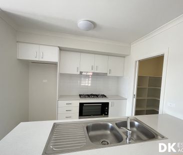 4 Bedrooms 2 Baths and 2 Garage space Family Home in Point Cook - Photo 1