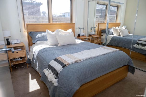 Modern Three Bedroom Townhouse in Altona North - Photo 1