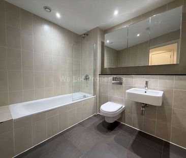 The Heart, Blue, Media City, M50 - Photo 5