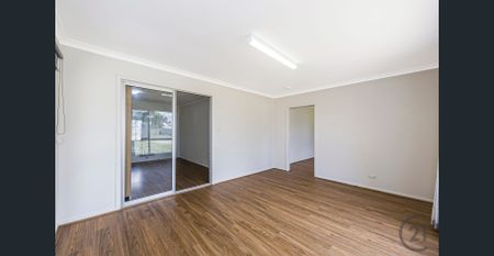 Neat & Tidy home with workshop and side access - Photo 2