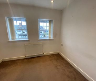 2 bedroom end of terrace house to rent - Photo 3