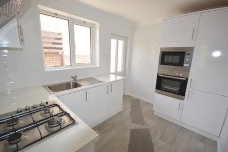 2 bedroom bungalow to rent - Photo 3