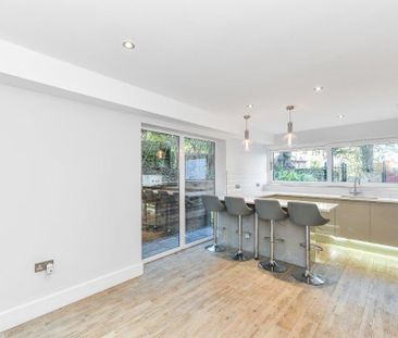 6 Bed Detached House, Elm Bank, NG3 - Photo 3
