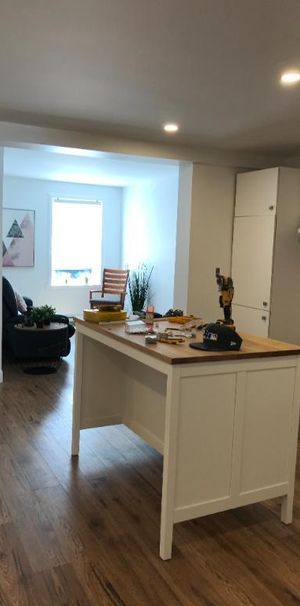 GRAND 5 PIÈCES SEMI MEUBLÉ REFAIT À NEUF AVEC COUR INTÉRIEURE (cession de bail) - Photo 1