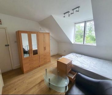 Studio Apartment, 1 bath, 1 reception Flat - Photo 2