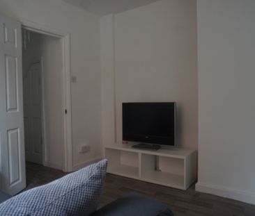 Room in a Shared House, Burlington Road, SO15 - Photo 2