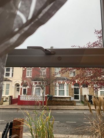 Studio Flat, Queens Road, N11 - Photo 3