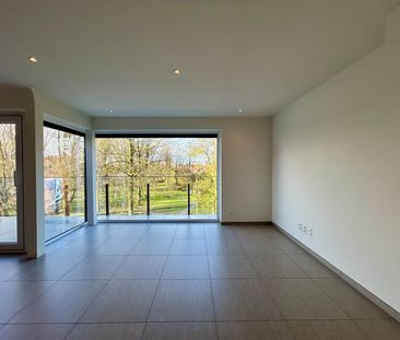 Instapklaar twee-slaapkamerappartement met zicht op stadspark te ce... - Photo 1