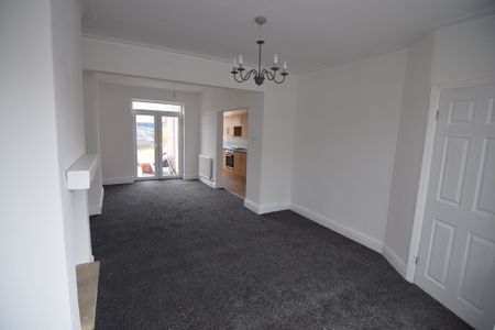 To Let 3 Bed Mid Terraced House - Photo 3