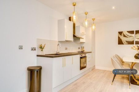 1 bedroom flat to rent - Photo 2