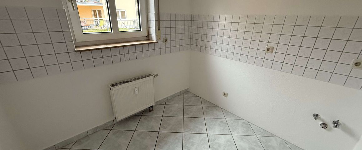 1. OG mit Feldblick / Süd-West-Balkon / Bad mit Wanne+Fenster+Dusche / Stellplatz - Foto 1