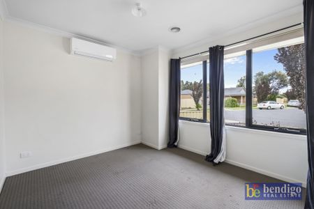 Comfortable Living Just Minutes from Lake Weeroona & Bendigo Hospital - Photo 5
