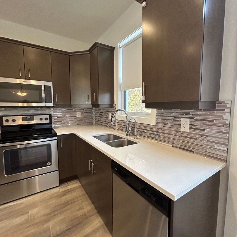 Kensington - 4 bedroom Pet Friendly House - 4054 Centennial Drive - Photo 1