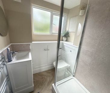 Stonecliffe Lawn (Room 4), Farnley, Leeds - Photo 1