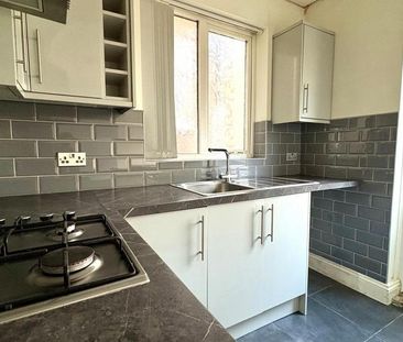 3 bedroom semi-detached house to rent - Photo 6