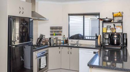 4 Bedroom apartment within 10 minutes to the CBD - Photo 2