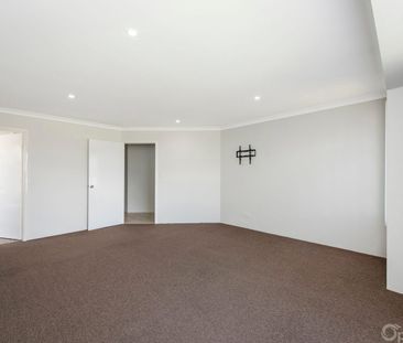 Coastal comfort just moments from the beach - Photo 2