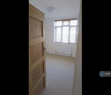 2 bedroom maisonette to rent - Photo 3