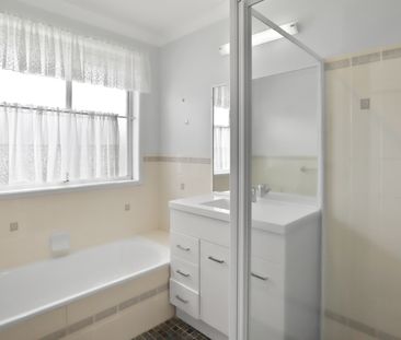 Versatile, Light-Filled Villa - Photo 4