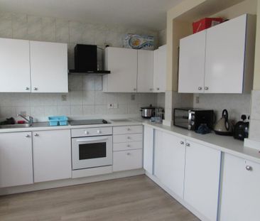 1 bedroom in a house share to rent - Photo 3