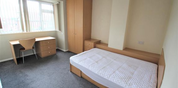 6 bedroom semi-detached house to rent - Photo 2