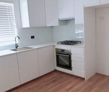 Sunlit 2-Bed House in the Heart of Marrickville - Photo 3