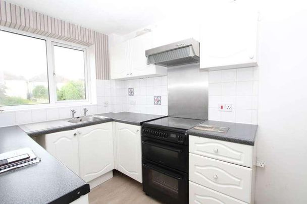 High Road, Benfleet, SS7 - Photo 1
