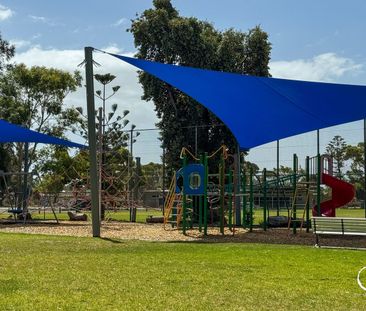 Brand new low maintenance modern living - Photo 3