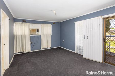 COMFORTABLE LIVING - Photo 5