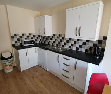 7 Bed Semi-Detached House, Redland, BS6 - Photo 6