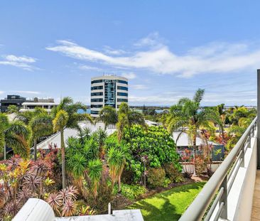 Luxury Coastal Living with Ocean, Broadwater & Skyline Views - Photo 1