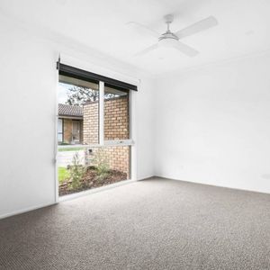 HUGE UNIT | NEWLY RENOVATED | QUIET BLOCK - Photo 2