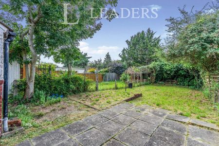 4 bedroom semi-detached house to rent - Photo 5