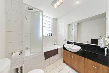 Inner City Living At Its Best! - Photo 4