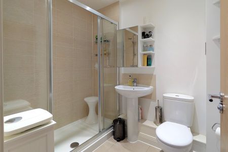 Shetland Close, Woking, Surrey, GU21 - Photo 4