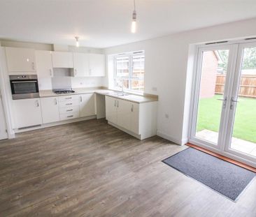 4 bedroom detached house to rent - Photo 5