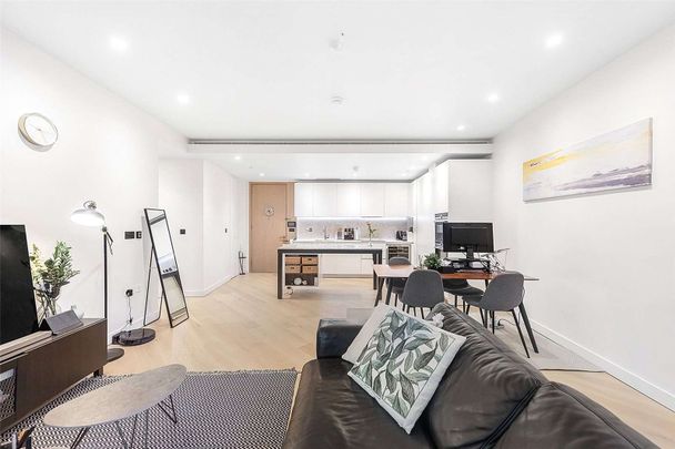 A stunning two bedroom apartment on the first floor of the sixth, highly coveted crescent building. - Photo 1