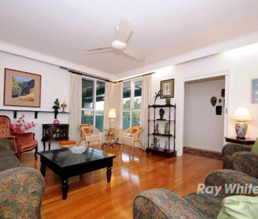 SENSATIONAL FAMILY HOME - Photo 1