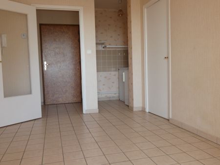 Location Appartement 1 pièce 29m² JOIGNY 89300 - Photo 4