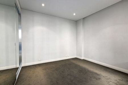 Spacious One Bedroom Apartment - Photo 3