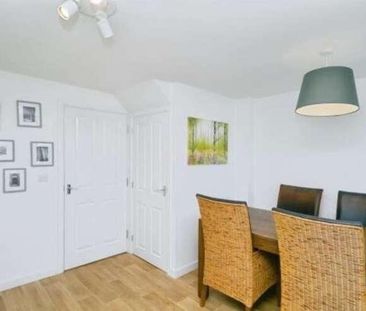 Barry, CF62 - Photo 2