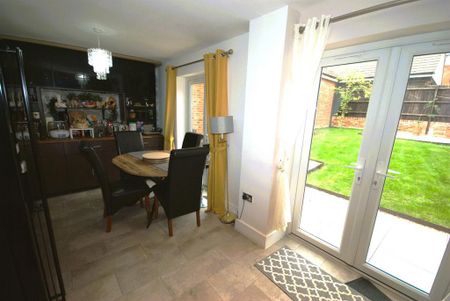 4 bedroom detached house to rent - Photo 3