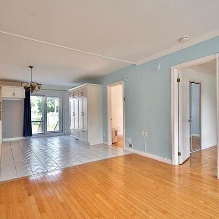 Grand 5 1/2, très propre disponible immédiatement - Photo 3