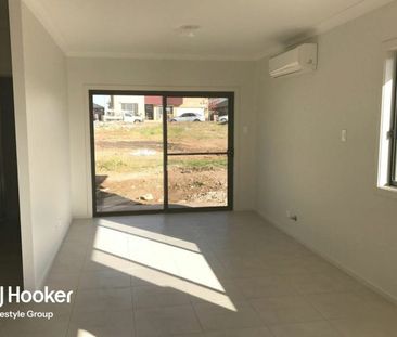 ONE BEDROOM FLAT - SPACIOUS KITCHEN - Photo 1