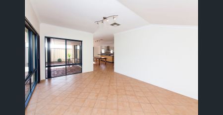Spacious 4x2 Home in Willagee - Photo 2