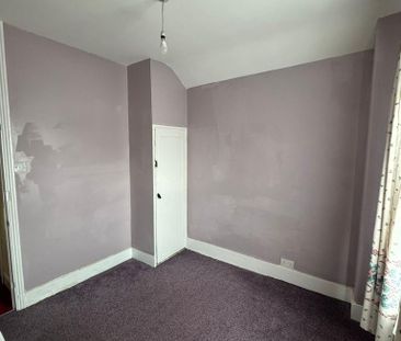 4 bedroom semi-detached house to rent - Photo 5