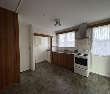 Handy, Homely Haven Near the Hospital - Photo 6