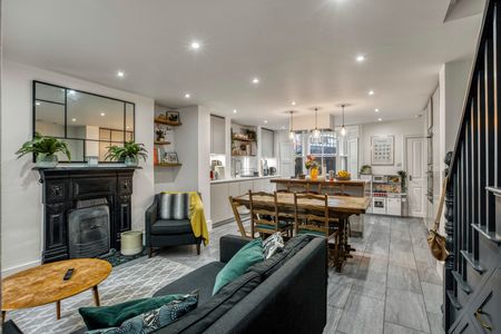 4 Bed Terraced House, Tomlins Grove, E3 - Photo 2