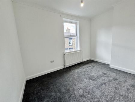 2 bedroom end of terrace house to rent - Photo 3